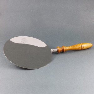 Patène nickelé avec manche en bois (id: 306)