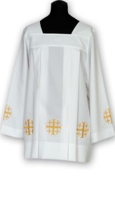 Surplis brodé. (id: 638)