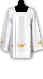 Surplis brodé. (id: 637)