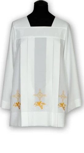 Surplis brodé. (id: 639)