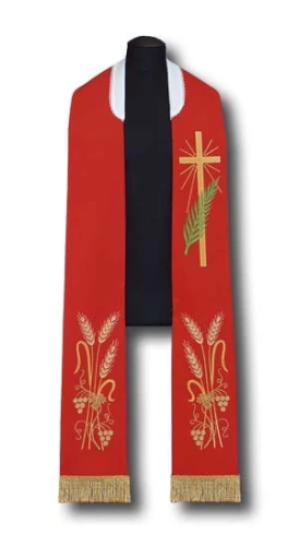 Étole liturgique rouge brodée.