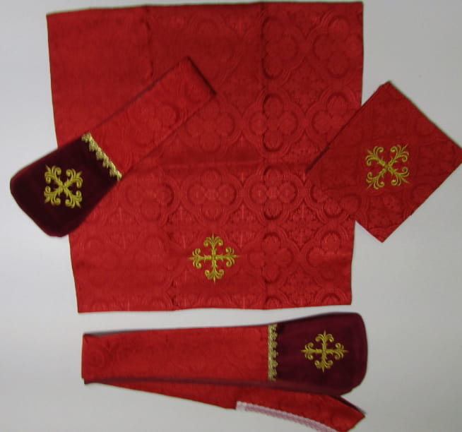 Chasuble romaine - le pélican symbole du Christ 3.jpg