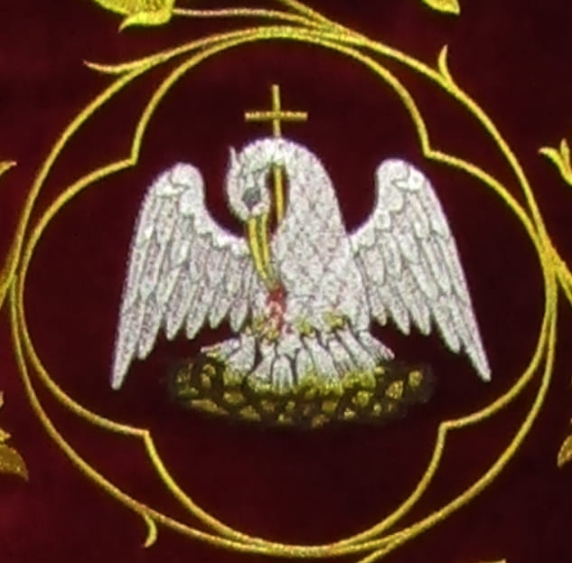 Chasuble romaine - le pélican symbole du Christ 4.jpg