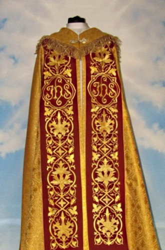 Chape liturgique dorée - tissu brocart 1.jpg