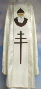 Chasuble brodé avec l'image de St. Charbel