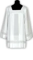 AS66 Surplis blanc - crêpe avec dentelle insérée. (id: 640)