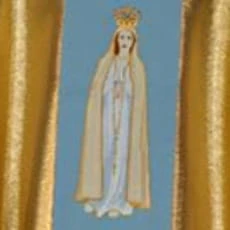 Chasuble brodé avec l'image de Notre-Dame de Fátima (id: 95)B
