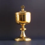 Ciboire en laiton doré. (id: 298)