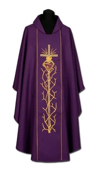 Chasuble avec une bande brodée. (id: 193)