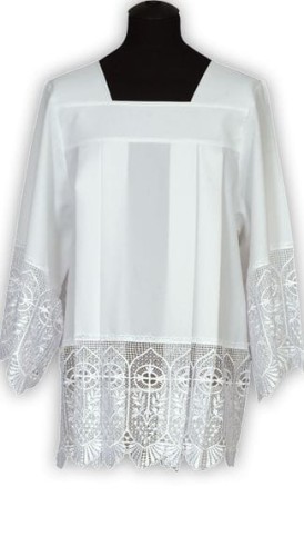 Surplis avec de la dentelle. (id: 641)
