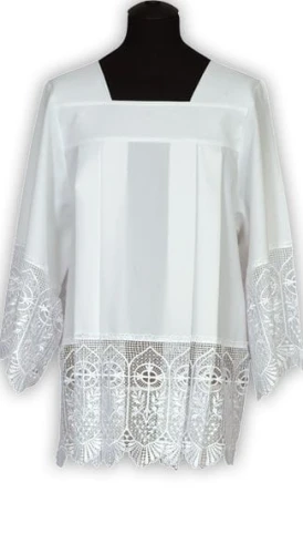 Surplis avec de la dentelle. (id: 641)