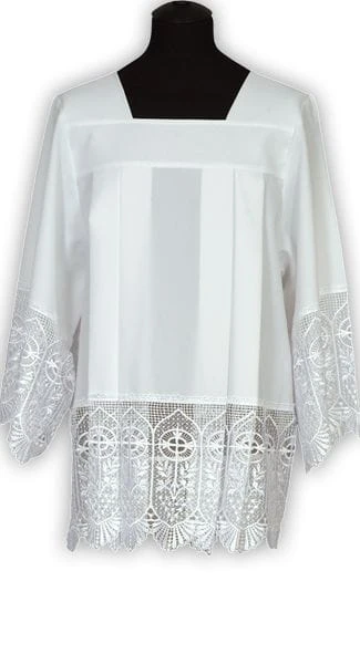 Surplis avec de la dentelle. (id: 641)