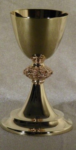 Calice - riche décoration sur le noeud - doré.