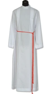 Camice per servire messa con pieghe e collo diritto. (id: 546)