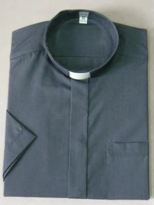 Camicia clergyman, maniche corte. (id: 423)