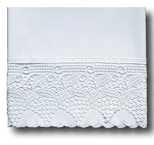 Nappe d'autel avec dentelle. (id: 520)
