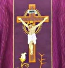 Chasubles brodées avec l'image de Jésus-Christ crucifié (id: 102)B