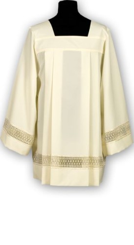 AS67 Surplis ivoire - crêpe avec dentelle insérée. (id: 640)