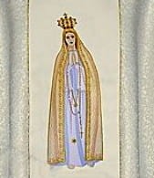 Chasuble brodé avec l'image de Notre-Dame de Fátima (id: 765)