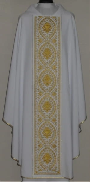 Chasuble avec une bande brodée. (id: 700)D
