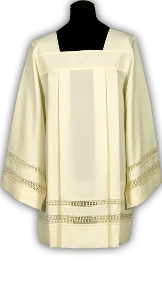 AS69 Surplis avec dodouble dentelle insérée (id: 646)