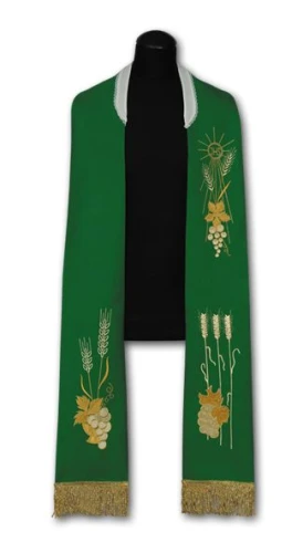 Étole liturgique verte brodée.