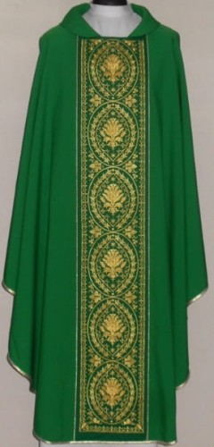 Chasuble avec une bande brodée. (id: 700)B
