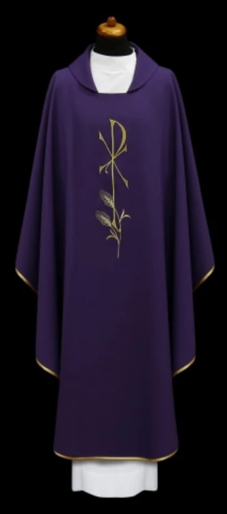 Chasuble brodée avec un motif Chi Ro. (id: 684)B