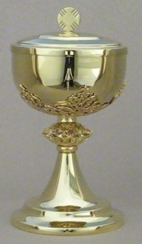 Ciboire enrichi de décors - doré.