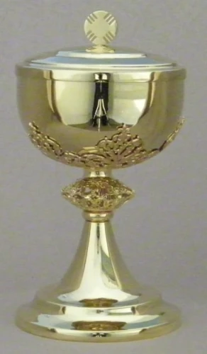 Ciboire enrichi de décors - doré.