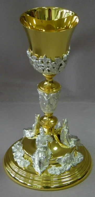 Calice eucharistique décoré avec des figures