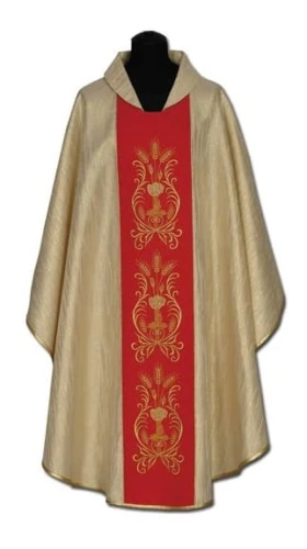 Chasuble avec une bande brodée. (id: 207)