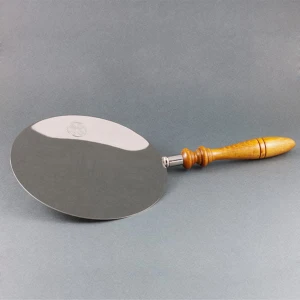 Patène nickelé avec manche en bois (id: 306)