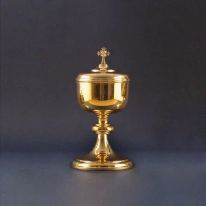 Ciboire en laiton doré. (id: 287)