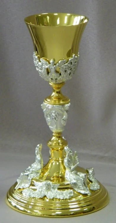 Calice eucharistique décoré avec des figures