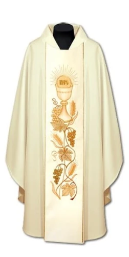 Chasuble avec une bande brodée. (id: 198)